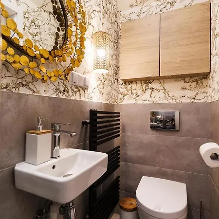 Wawel Castle View - Center - By Upstairs Apartment *